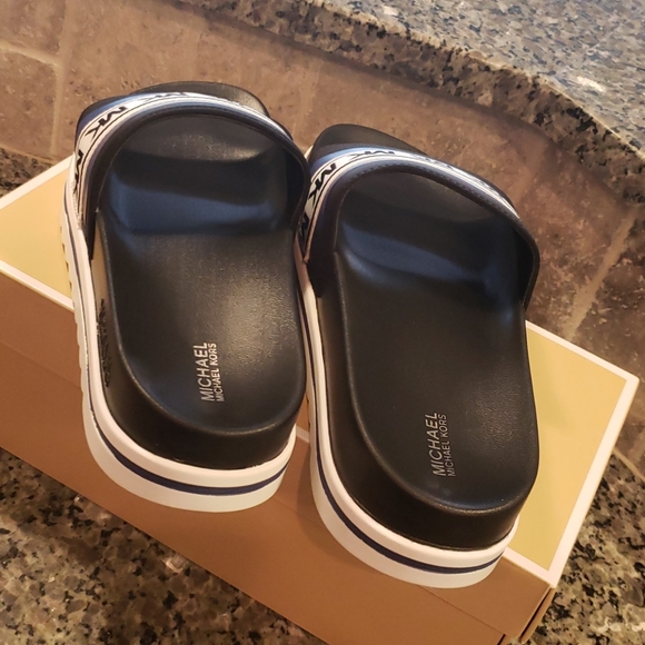 MK Slide Sandal - Picture 3 of 4